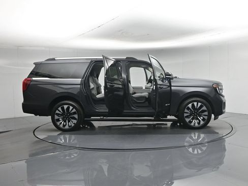 Certified 2025 Ford Expedition Max Platinum w/ Driver's Package AWD/4WD image 5