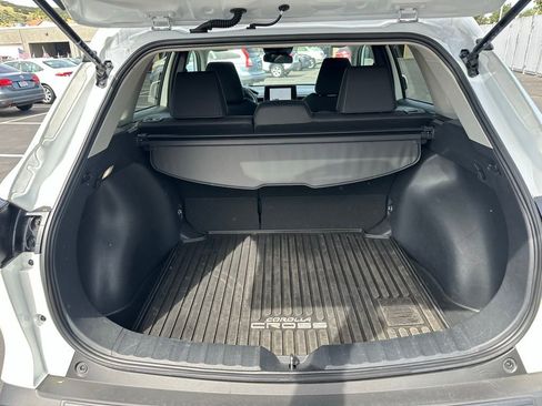 Used 2024 Toyota Corolla Cross LE w/ Moonroof Package image 4