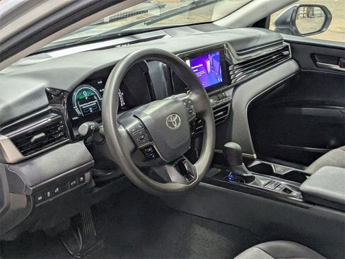 Used 2025 Toyota Camry LE image 11