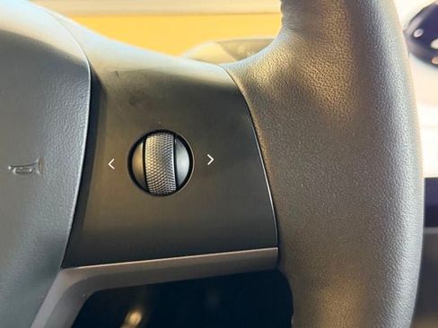 Used 2023 Tesla Model Y Long Range AWD/4WD image 26