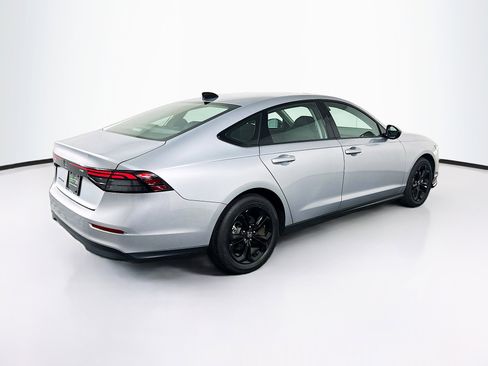 Used 2025 Honda Accord SE image 9