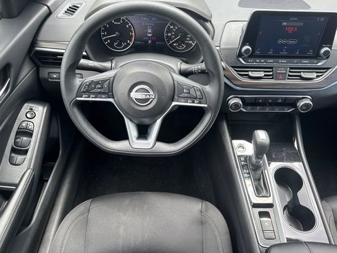 Used 2024 Nissan Altima 2.5 SV AWD/4WD image 14