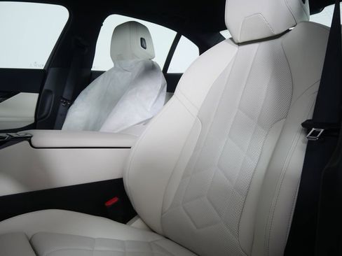 New 2026 BMW i5 eDrive40 w/ M Sport Package image 11