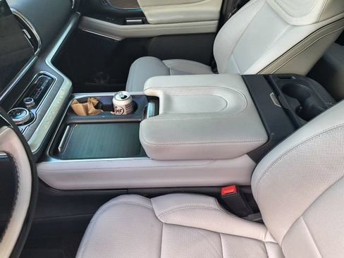 Used 2025 Ford Expedition Platinum w/ Platinum Ultimate Package AWD/4WD image 31