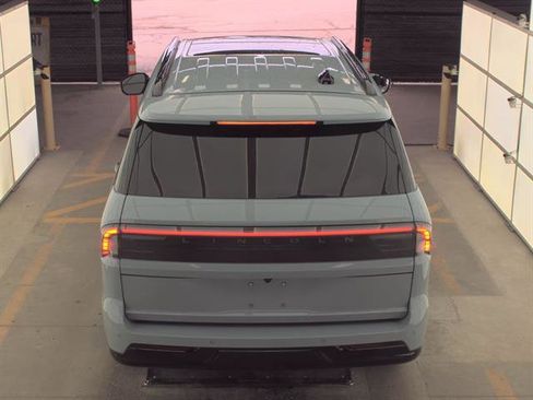 Used 2025 Lincoln Navigator Reserve w/ Jet Appearance Package image 6