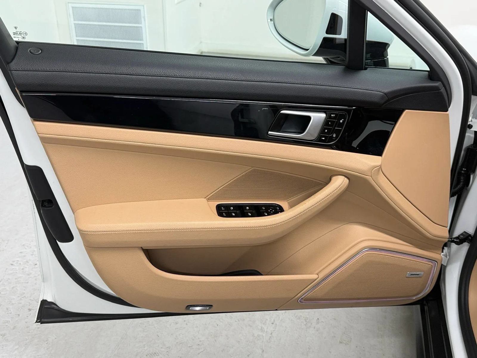 Used 2018 Porsche Panamera RWD image 39