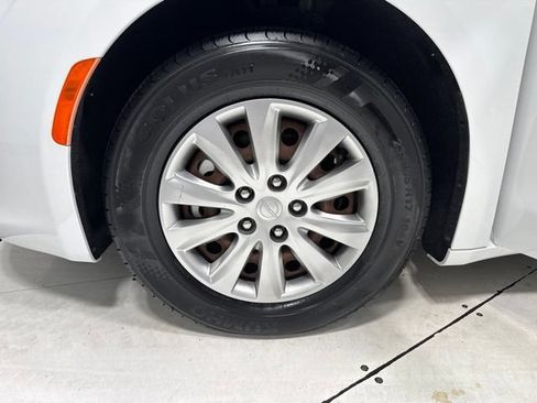 Used 2021 Chrysler Voyager L FWD image 6