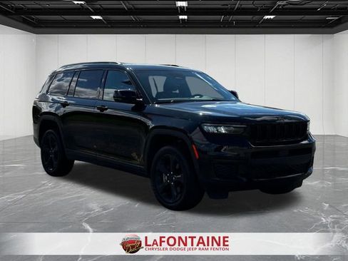 Used 2024 Jeep Grand Cherokee L Altitude AWD/4WD image 7