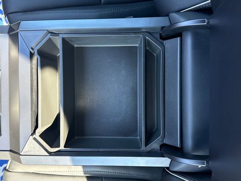 Used 2024 Tesla Cybertruck AWD Crew Cab image 27