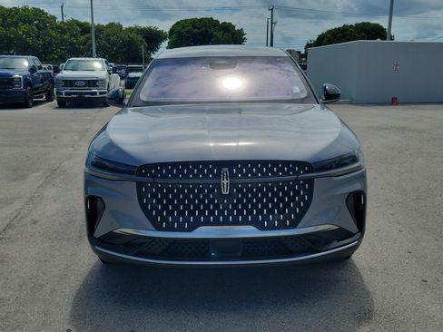 Used 2024 Lincoln Nautilus Premier AWD/4WD image 2