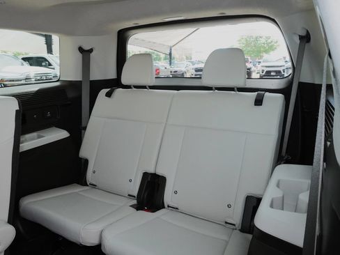 Used 2025 Hyundai Santa Fe Calligraphy FWD image 28