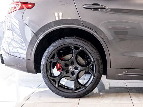 Used 2022 Alfa Romeo Stelvio Veloce AWD/4WD image 11
