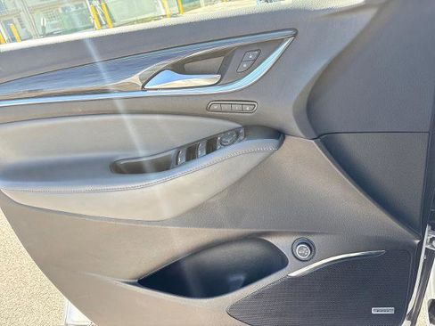 Used 2024 Buick Enclave Premium image 18