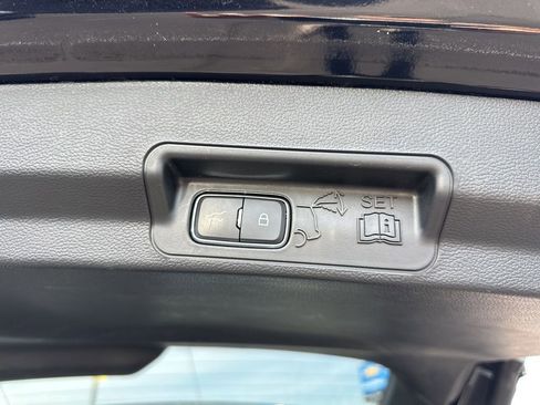 Used 2024 Ford Explorer Limited image 17