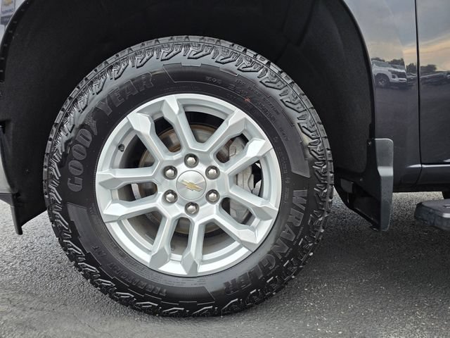 Used 2023 Chevrolet Silverado 1500 LT w/ Z71 Off-Road Package AWD/4WD image 7