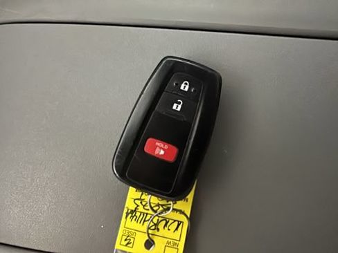 Used 2023 Toyota Highlander L FWD image 20