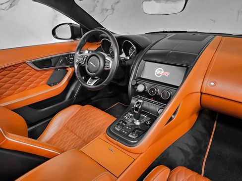 Used 2019 Jaguar F-TYPE SVR image 18