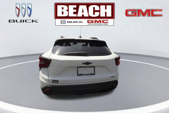 Used 2025 Chevrolet Trax RS FWD image 4
