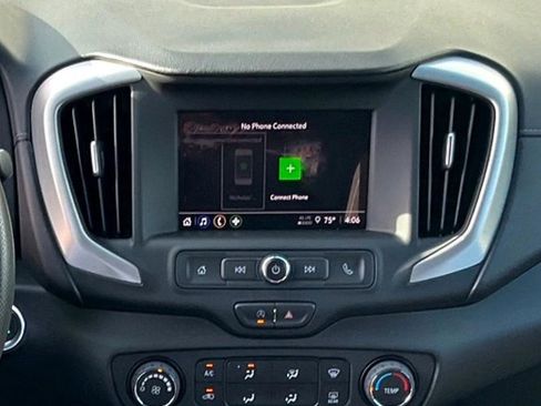 Used 2022 GMC Terrain SLE image 24