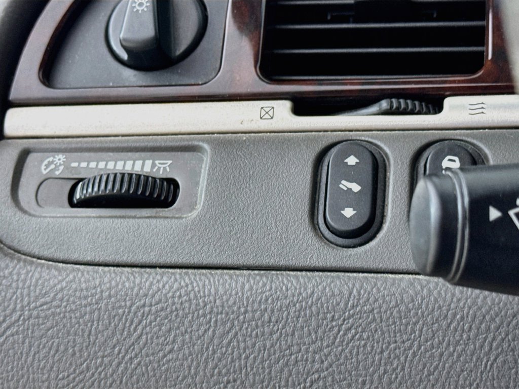 Used 2007 Lincoln Town Car Signature Limited RWD image 13