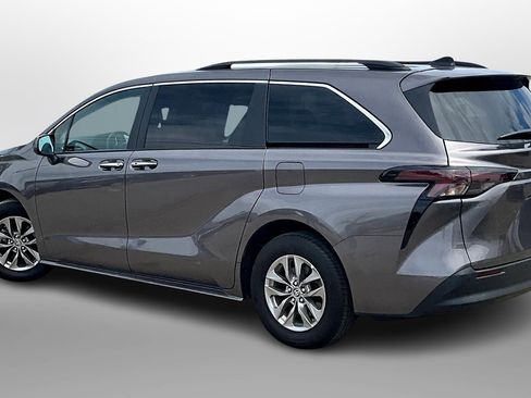 Used 2023 Toyota Sienna XLE image 10