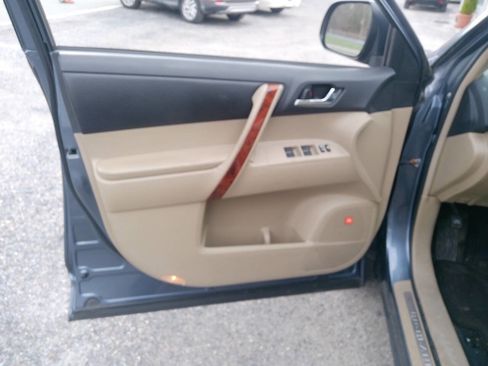 Used 2012 Toyota Highlander Limited w/ Protection Pkg AWD/4WD image 29