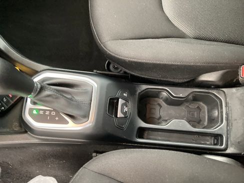 Used 2019 Jeep Renegade Sport image 30