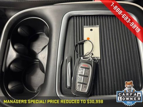 Used 2024 Chrysler Pacifica Select image 28
