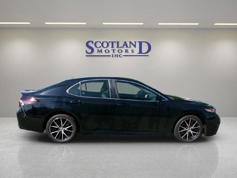 Used 2024 Toyota Camry SE FWD image 5