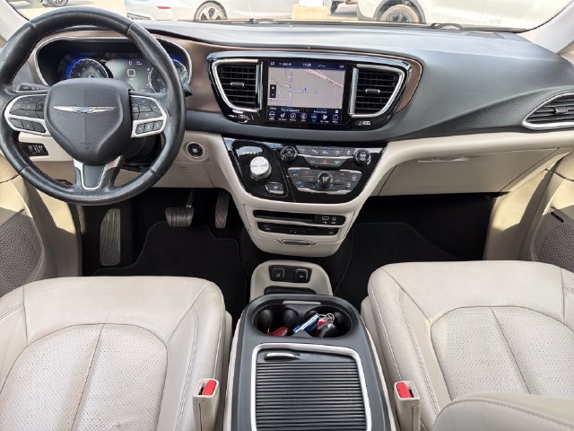 Used 2018 Chrysler Pacifica Touring-L Plus FWD image 9