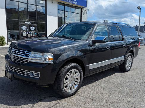 Used 2013 Lincoln Navigator L 4WD image 2