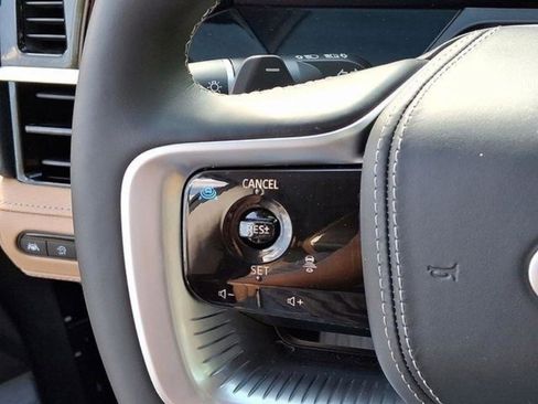 Used 2025 INFINITI QX80 Sensory image 25