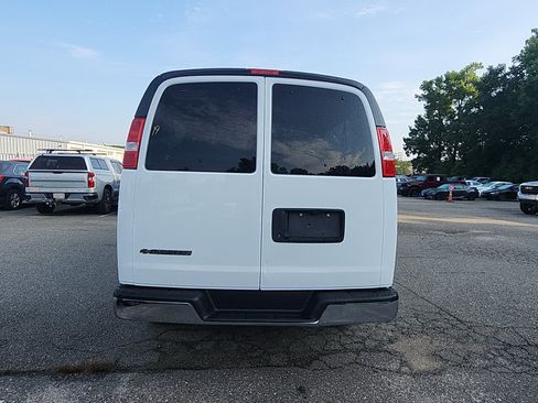 Used 2025 Chevrolet Express 3500 LT w/ LT Preferred Equipment Group RWD image 4