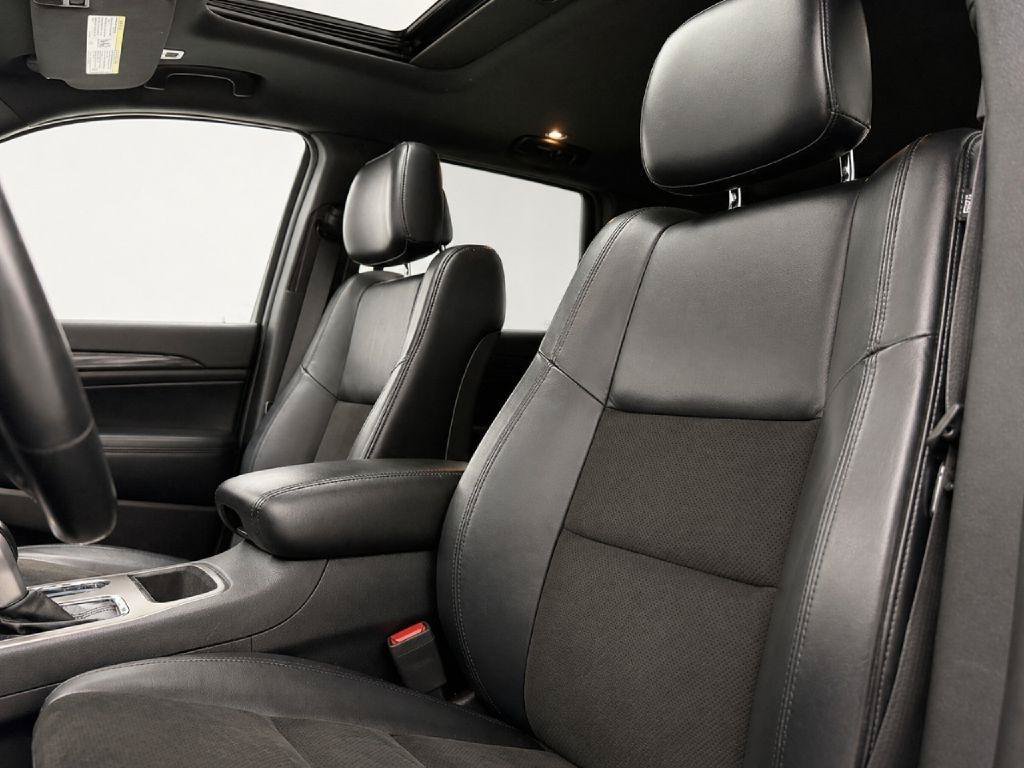 Used 2019 Jeep Grand Cherokee Altitude AWD/4WD image 9