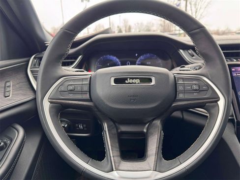 Used 2024 Jeep Grand Cherokee L Limited w/ Luxury Tech Group II image 17