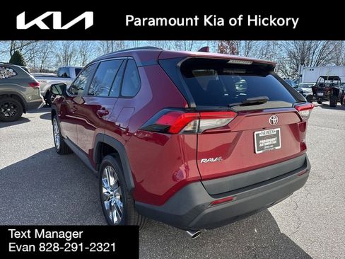 Used 2020 Toyota RAV4 XLE Premium image 5