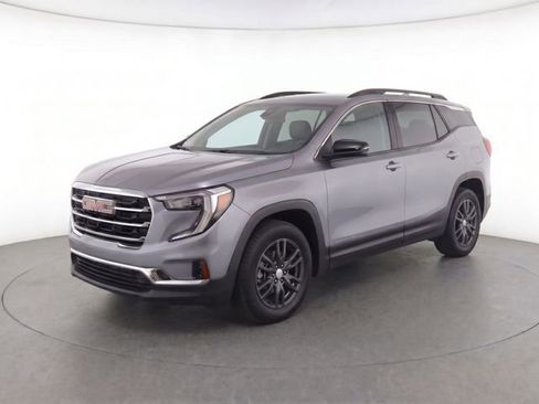 Certified 2025 GMC Acadia Elevation FWD image 1