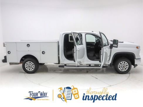 Used 2024 Chevrolet Silverado 2500 LT w/ Convenience Package image 3