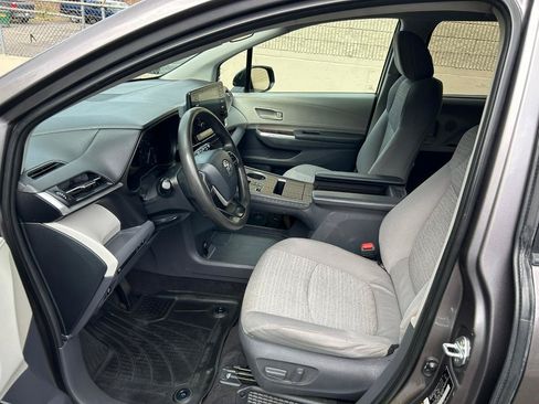 Used 2021 Toyota Sienna LE AWD/4WD image 9
