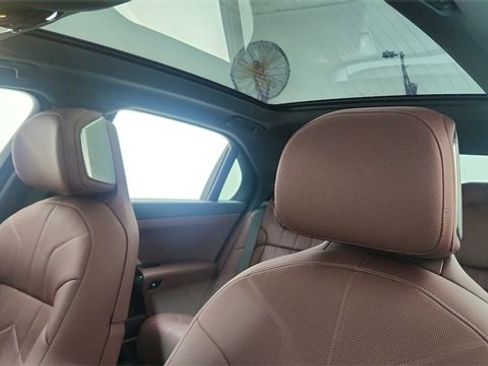 Used 2025 BMW i7 eDrive50 image 36