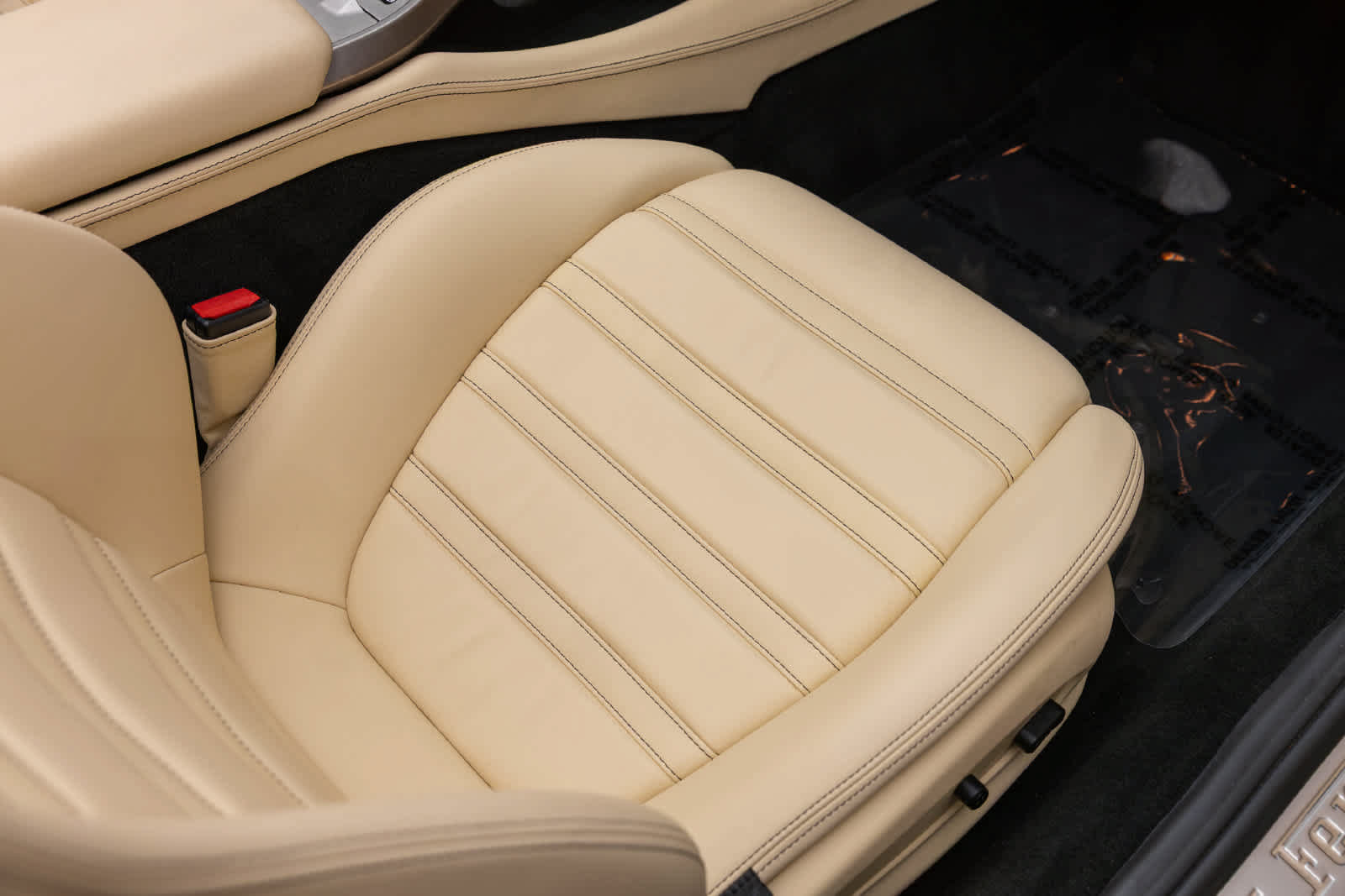Used 2010 Ferrari California RWD image 44
