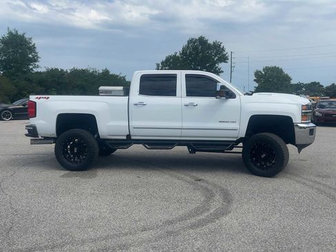 Used 2019 Chevrolet Silverado 2500 LTZ w/ Duramax Plus Package AWD/4WD image 8