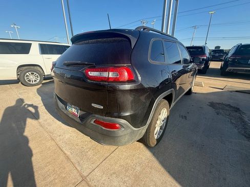 Used 2016 Jeep Cherokee Latitude FWD image 6