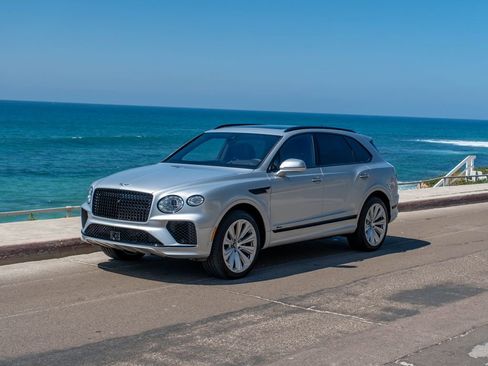 Used 2024 Bentley Bentayga AWD/4WD image 1