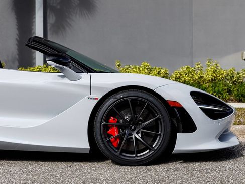 Used 2026 McLaren 750S Spider RWD image 7
