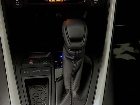 Used 2025 Toyota RAV4 XLE image 24