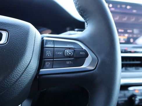 Used 2023 Jeep Compass Limited image 28