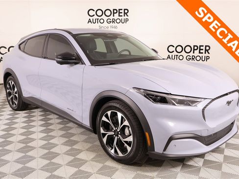 Used 2025 Ford Mustang Mach-E Select w/ Comfort Package Lite image 1