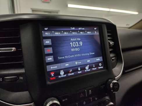 Used 2020 RAM 2500 Big Horn w/ Level 2 Equipment Group image 11