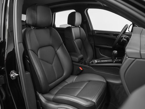 New 2026 Porsche Macan AWD/4WD image 21